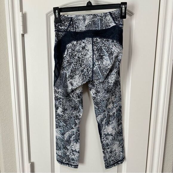 Lululemon Womens Size 4 Wildwood White Multi Teal Never Still Crop Leggings Pant - Picture 2 of 3